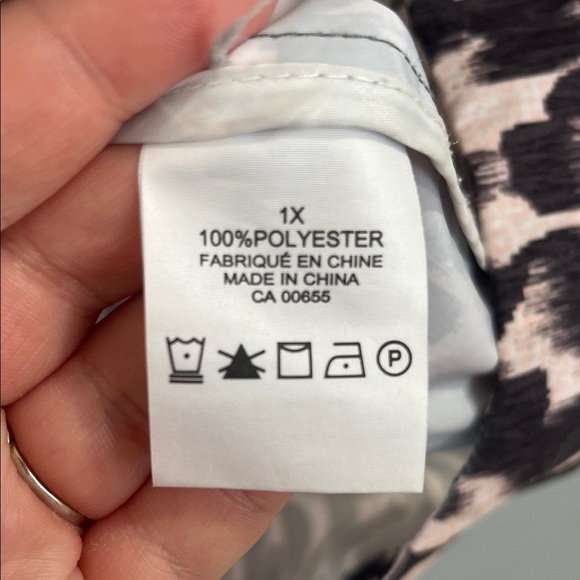 Woman’s Active Zone Leopard Print Utility Jacket 1X - Picture 3 of 6